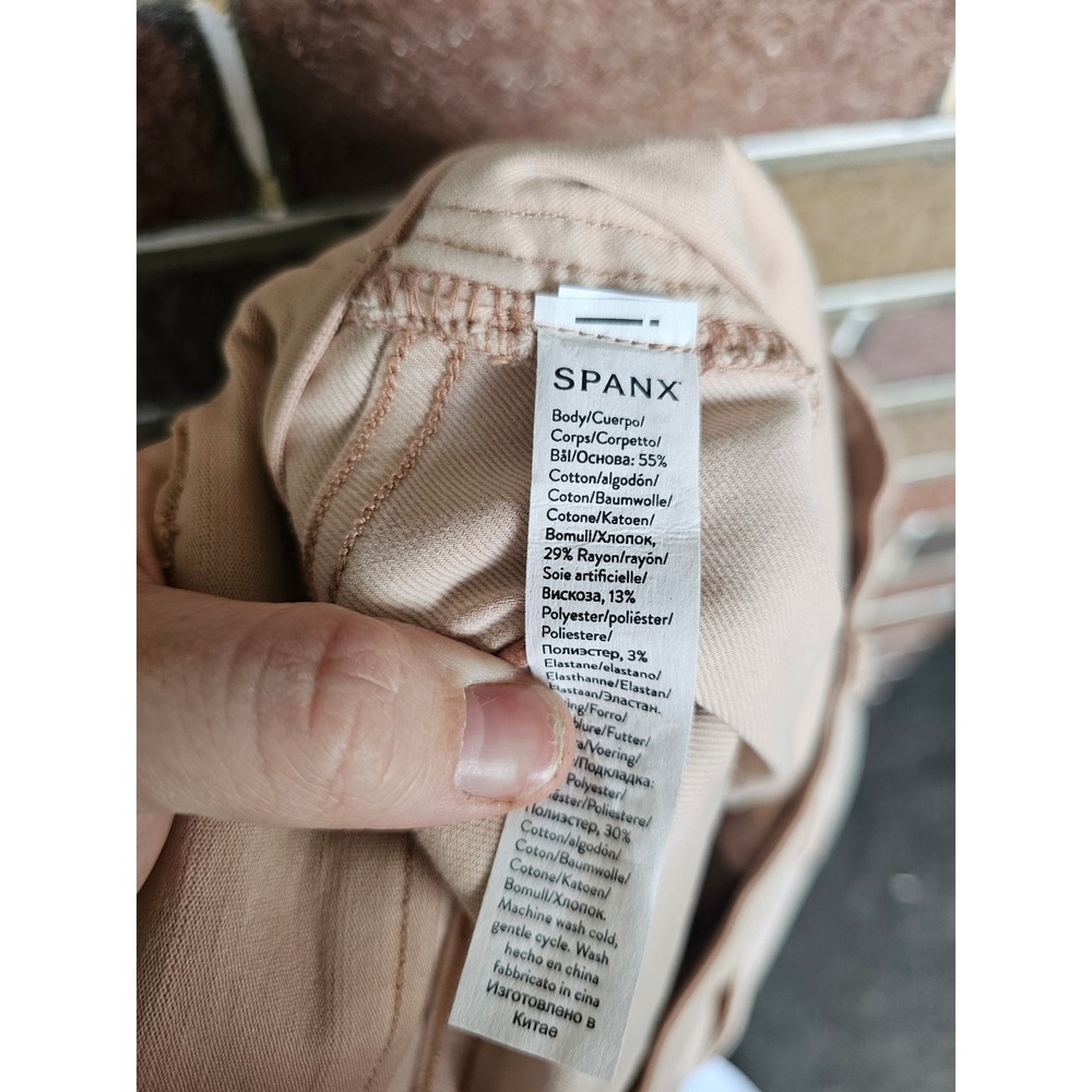 Spanx Stretch Twill 6 Inch Shorts 20358R size Small tan‎ khaki - Picture 5 of 6